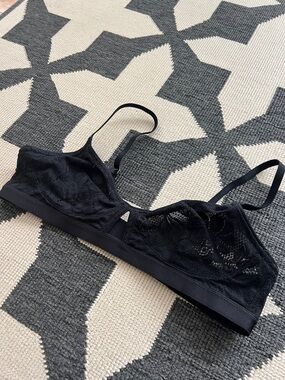 Aerie Black Lace Keyhole Bralette